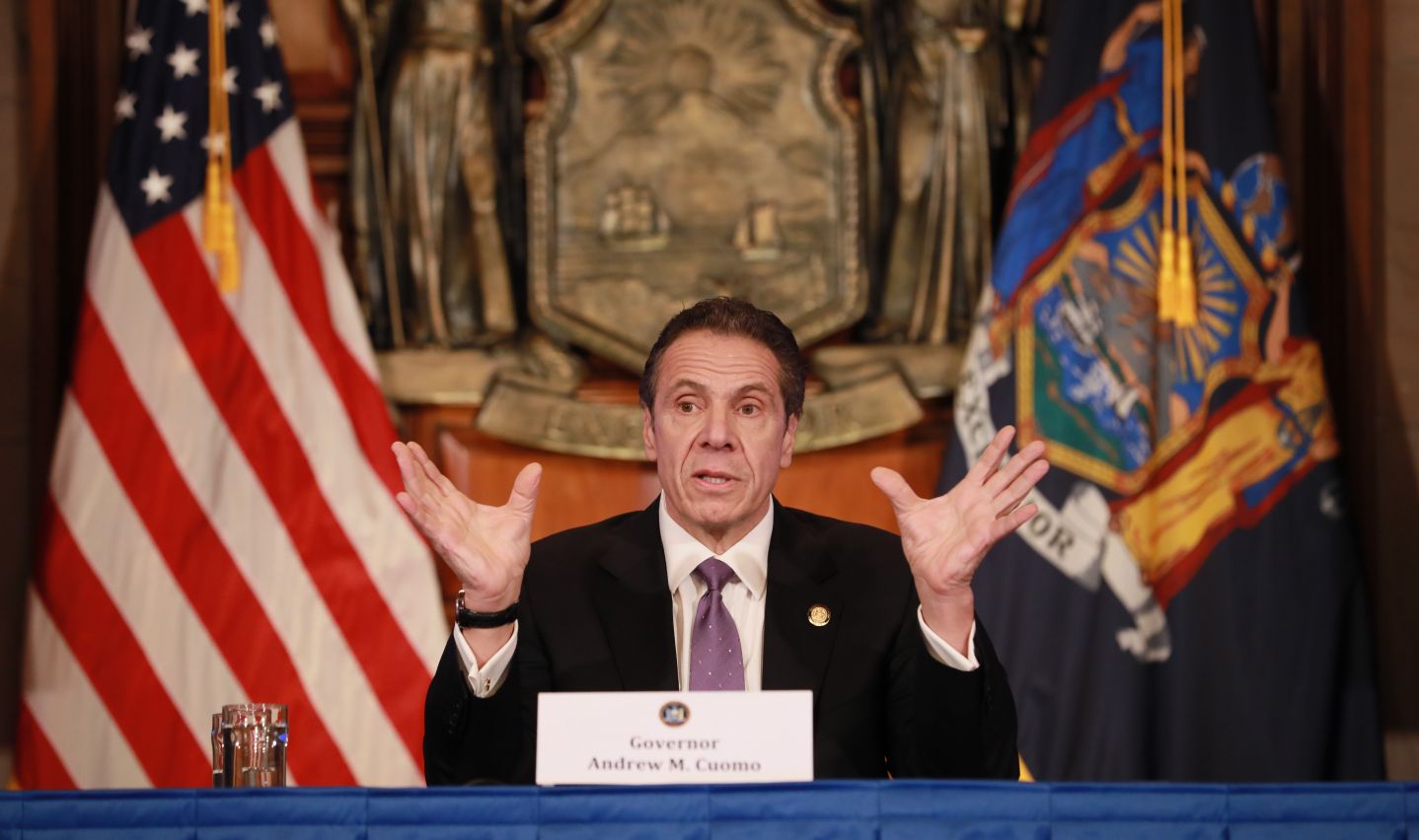 l&rsquo;État de New York adopte des mesures contre les violences policières