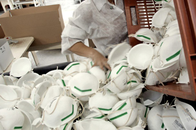 Production de 20.000 masques par jour dans les établissements pénitentiaires.