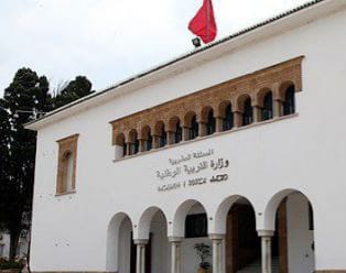 Mais, qui cherche, au juste, et pour quelle raison, à perturber le déroulement normal de l'année scolaire ?