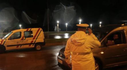 C'est officiel. Le gouvernement a décidé l'interdiction des déplacements nocturnes à l'échelle nationale de 20H00 à 06H00, à compter du 1er Ramadan 1442 de l'Hégire, sauf pour les cas exceptionnels, avec le maintien des différentes mesures préventives annoncées précédemment.