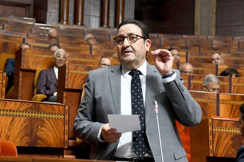 88 % des retards de vols sont liés aux aéroports de départ et un plan national pour agrandir les aéroports en vue de la Coupe du Monde 2030.