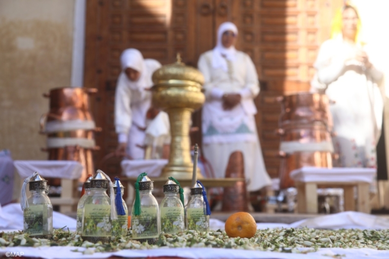 تقطير ماء الزهر