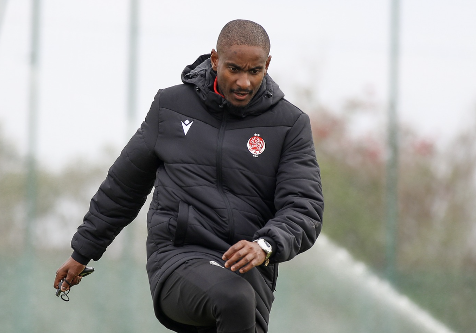 Communiqué : Mokouina quitte le Wydad et Benhachem devient entraîneur principal.