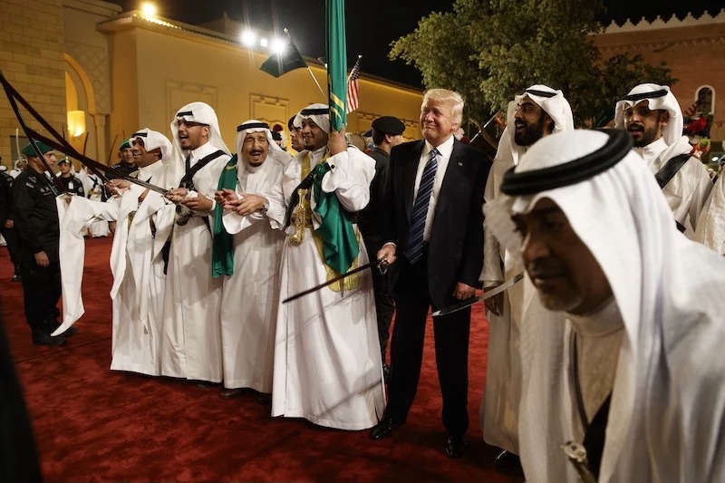 Trump en visite en Arabie Saoudite, au Qatar et aux Émirats