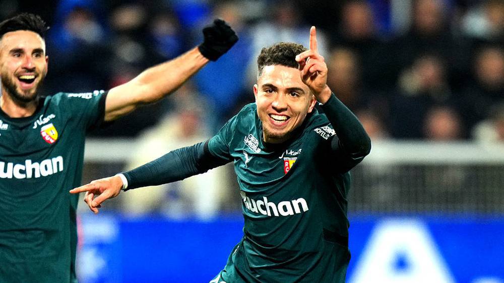 Le RC Lens cherche à renouveler le contrat de Nail Al Aynaoui alors que le joueur et sa famille souhaitent prendre le temps de réfléchir.