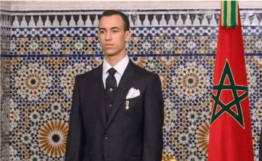 Le prince héritier Moulay Hassan termine ses études universitaires en relations internationales.