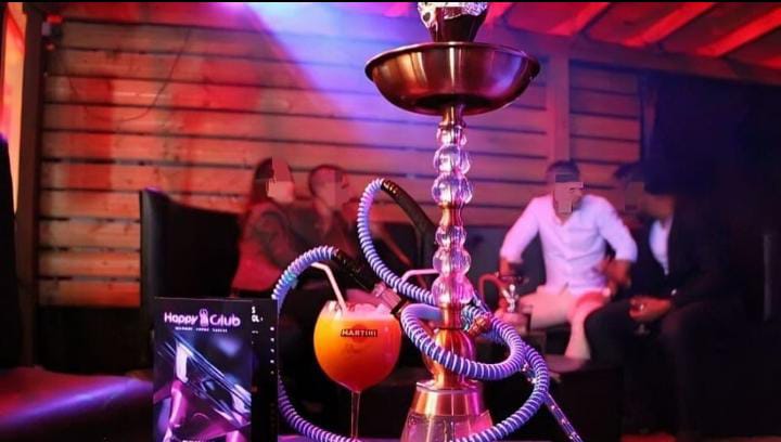 Plage de Mahdia : des cafés se transformant en lieux de vie nocturne, des soirées fréquentées par des mineures dans un total manque de surveillance.