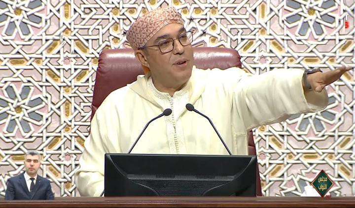 Ouzin demande la saisine de Amroui et Farfar par la Commission de déontologie en raison des « violations » lors de la séance de lundi.