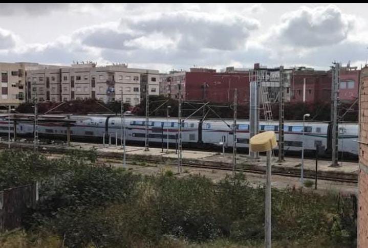 Panne inattendue du train Al-Boraq perturbe des centaines de passagers, l&rsquo;Office national garde le silence.