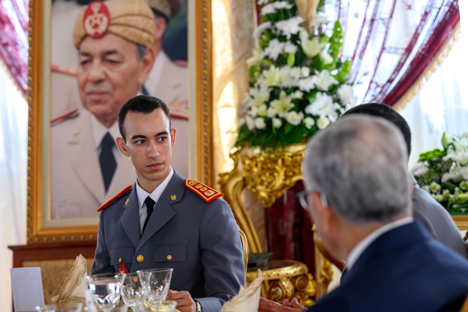 Le prince héritier préside un déjeuner en commémoration du 69e anniversaire de la création des Forces armées royales.