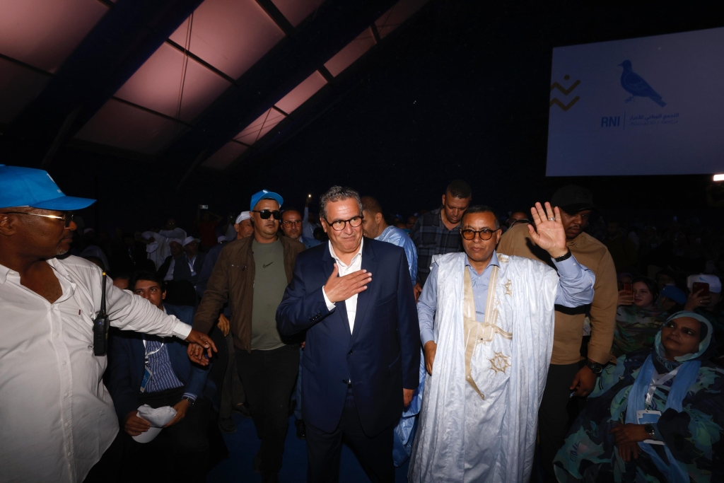 Akhennouch à Laâyoune : Nous poursuivons la mise en œuvre de la vision de Sa Majesté le Roi et rejetons les perturbations politiques.