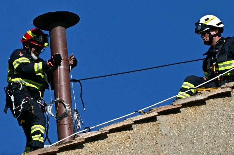 Le Vatican installe la « cheminée du choix du pape »