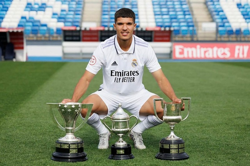 Rapports : Le défenseur marocain Youssef Lakhdim proche de Deportivo Alavés