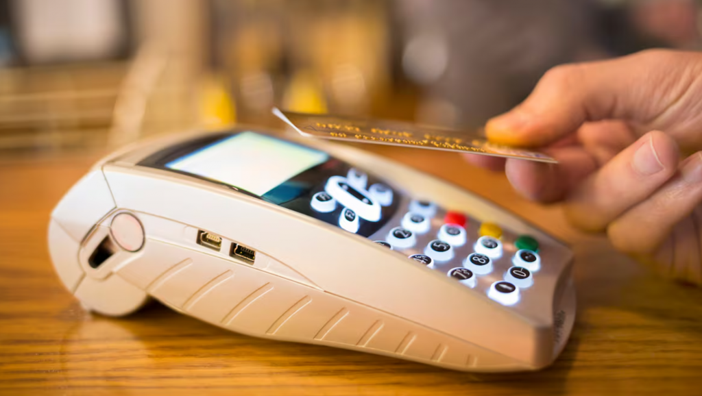 Les moyens de paiement électroniques connaissent une expansion record au Maroc en 2024.