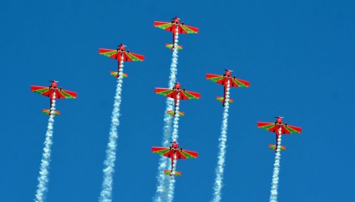 Fête du trône : les Forces Armées Royales organisent des spectacles aériens et des sauts en parachute