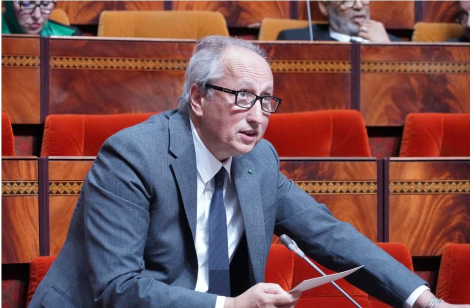 Des formations post-signature des procès-verbaux déclenchent la colère des syndicats de l’éducation et mobilisent le Parlement.