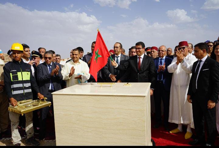 Bensaïd lance des projets jeunesse et culturels à Zagora et pose la première pierre pour la restauration de Sijilmassa à Errachidia.