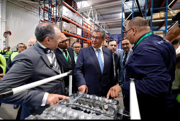 Akhannouch à Kénitra : L&rsquo;extension de l&rsquo;usine Stellantis augmente la production et renforce le Maroc en tant que pôle de l&rsquo;industrie automobile électrique.