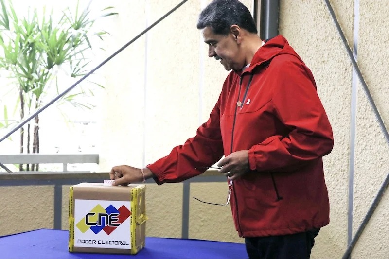 Le camp de Maduro annonce une victoire écrasante aux élections municipales malgré le boycott de l’opposition.