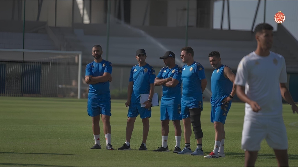 Nombreuses absences à l&rsquo;entraînement du Wydad, Benhashim divise le groupe en préparation pour la nouvelle saison