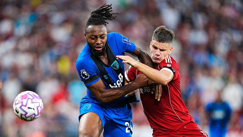 Incident raciste interrompt le match Liverpool-Bournemouth lors de l&rsquo;ouverture de la Premier League.