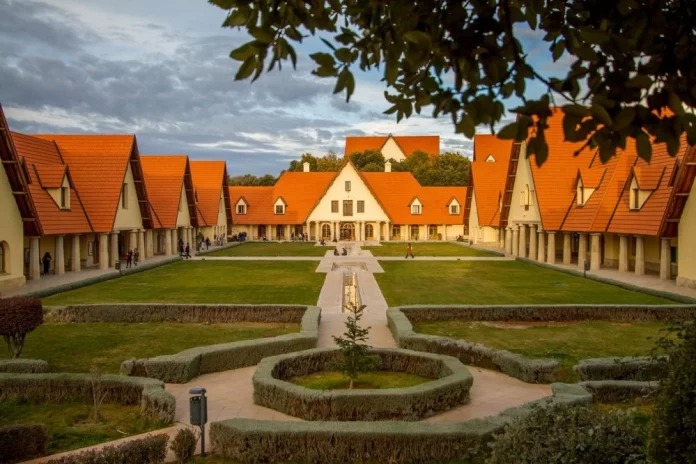 Les frères Al Akhawayn, première université internationale à rejoindre le réseau américain LearningWell.