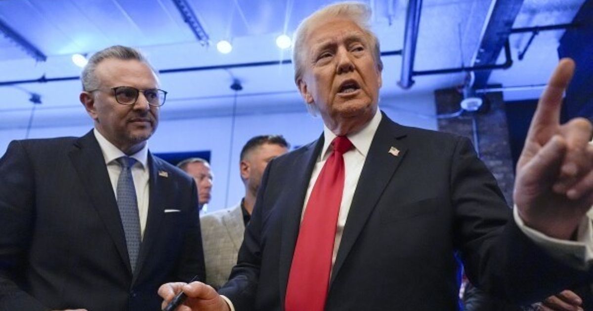 Le conseiller de Trump confirme la marocanité du Sahara en pleine Algérie.