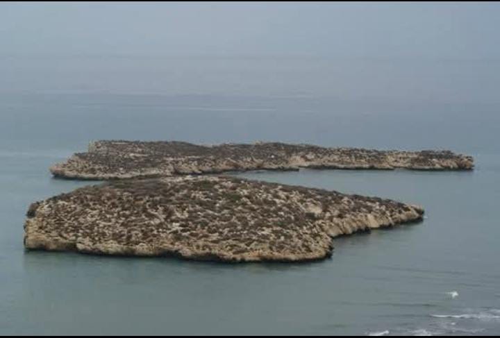 Sources locales signalent le retrait du drapeau espagnol de deux îlots près de Al Hoceïma.