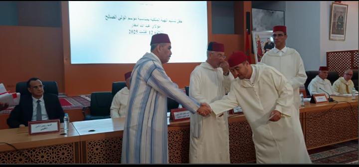 Distribution de l&rsquo;aide royale aux bénéficiaires lors de la saison de Moulay Abdullah Amghar 2025.