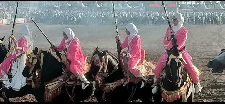 Une forte présence féminine au Moussem de Moulay Abdullah Amghar met en avant les talents de la cavalière Dunia Azza.