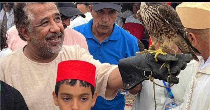 Cheb Khaled visite le moussem de Moulay Abdellah Amghar et célèbre le patrimoine marocain