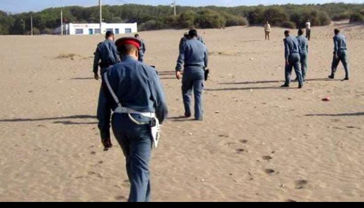 Le Gendarmerie Royale à Fnideq démantèle un réseau incitant à l&rsquo;immigration clandestine.