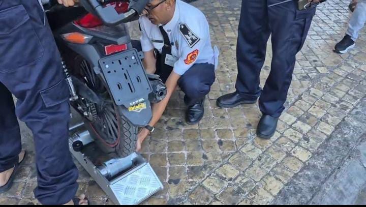 Akhennouch suspend la campagne de contrôle des motos et accorde aux conducteurs un an pour régulariser leur situation légale.