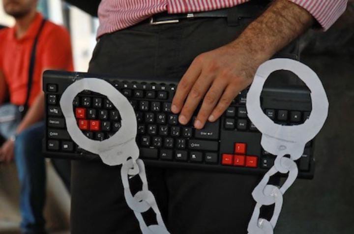 La cour de Sidi Kacem condamne un usurpateur de la profession de journaliste à six mois de prison ferme.