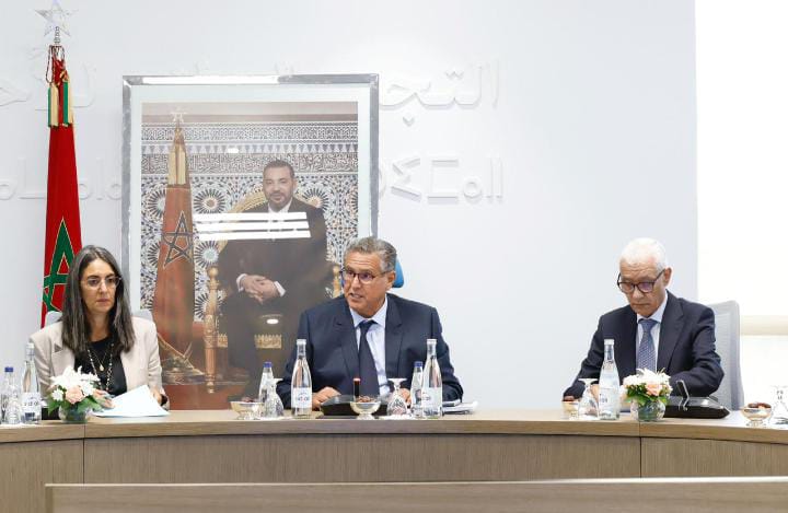 Le Rassemblement National des Indépendants discute du projet de loi de finances 2026 et approuve les propositions électorales.