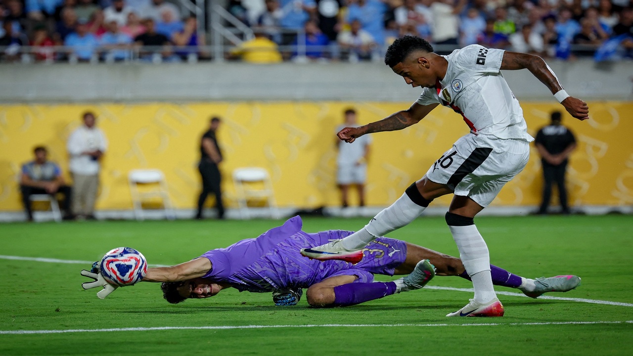 Bounou rivalise avec les géants des buts pour le prix « Yachine »… Un nouvel honneur dans une carrière sans failles.