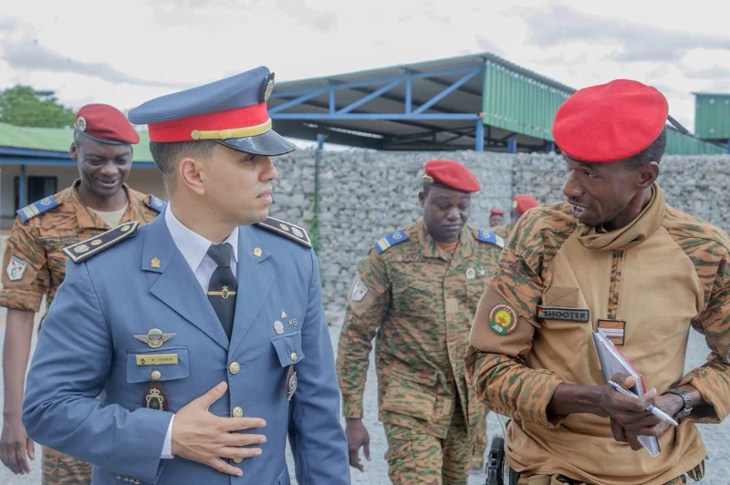 Le Maroc et le Burkina Faso renforcent leur coopération militaire pour faire face aux défis sécuritaires dans la région du Sahel.