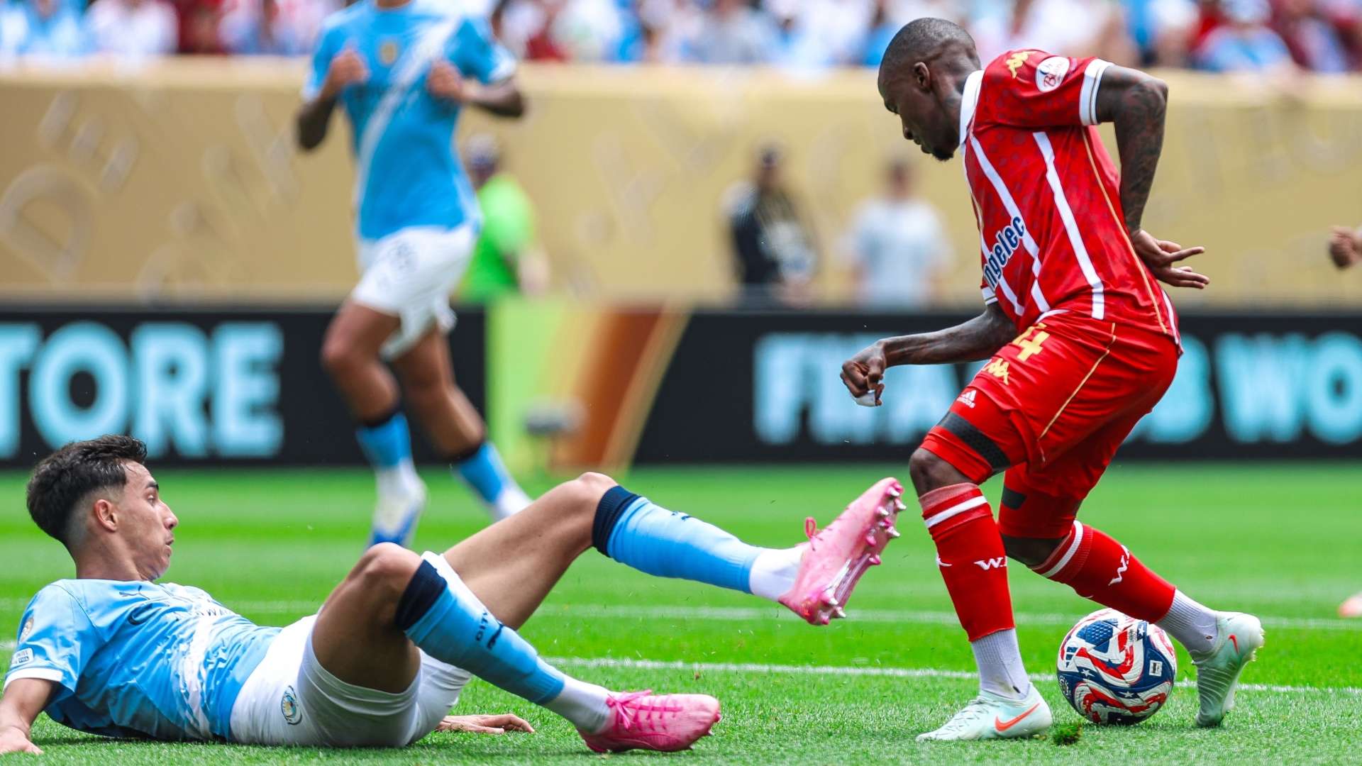 Officiel : Lwarouch revient au Wydad avec un contrat permanent