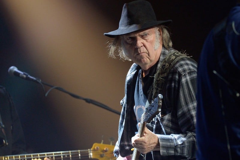 Neil Young revient avec une chanson protestataire contre Trump