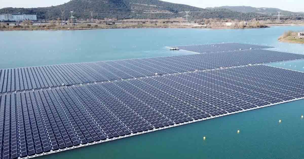 Le Maroc inaugure sa première centrale solaire flottante d&rsquo;une capacité de 13 mégawatts.