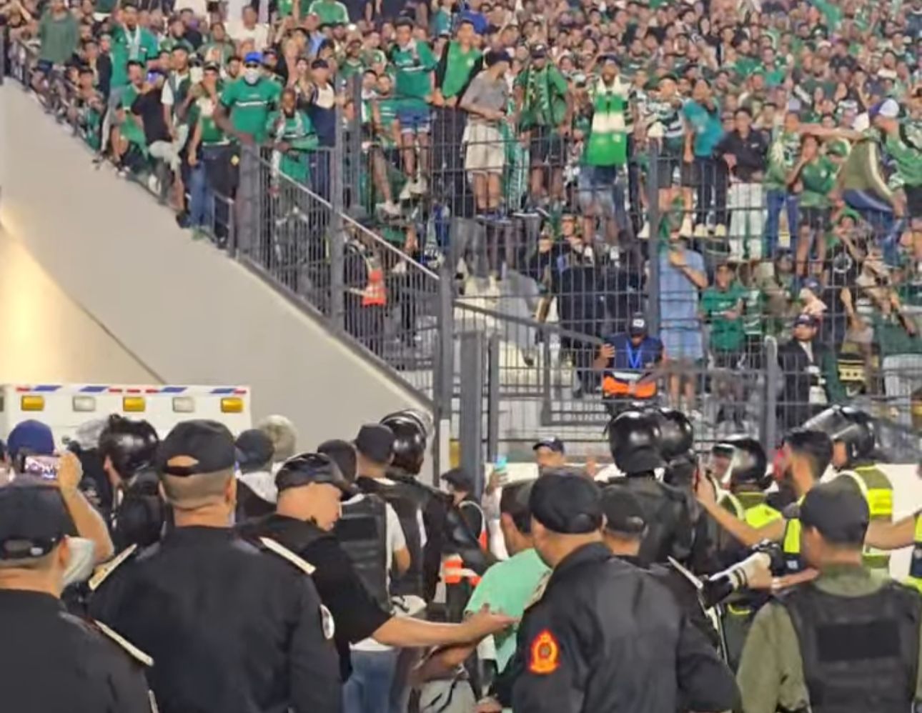 Elías Malaki provoque le chaos au complexe Mohammed V et défie les supporters du Raja.