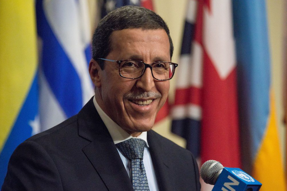 L&rsquo;ambassadeur Omar Hilal remet l&rsquo;Annonce de Doha sur le développement social aux Nations Unies avant le sommet de novembre.