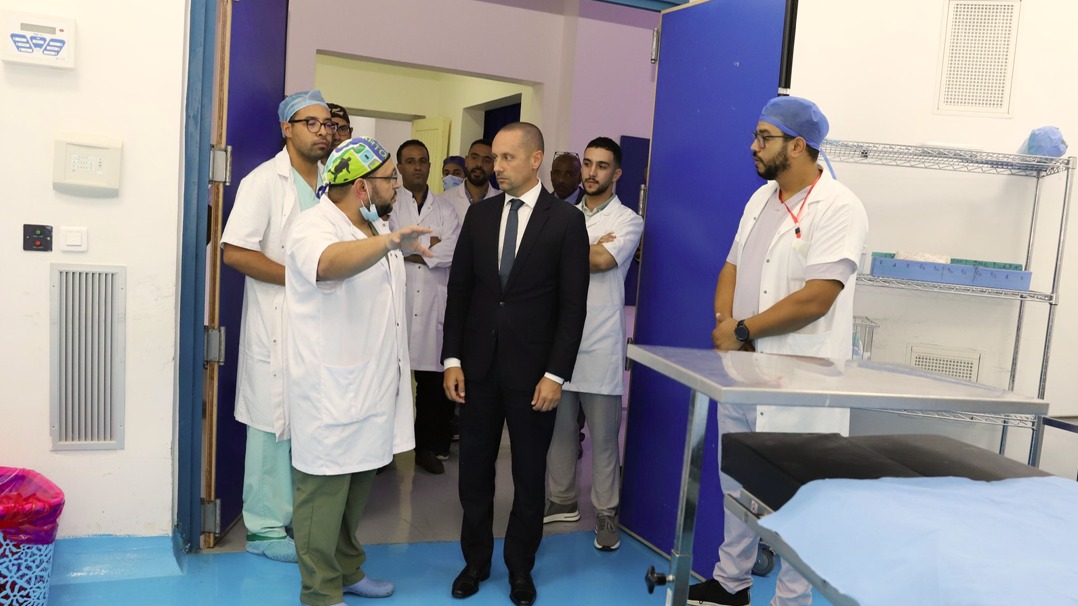 Le ministre de la Santé visite la région Fès-Meknès pour inspecter les projets sanitaires et insiste sur la qualité des services.
