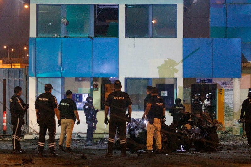 Un mort et des soldats retenus lors des manifestations en Équateur