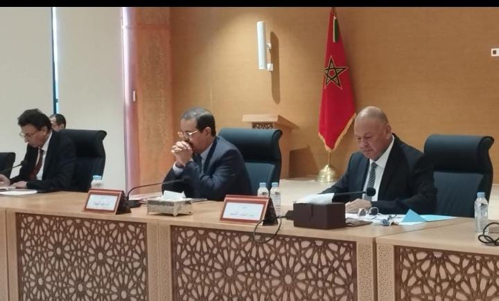 Le conseil régional de Kénitra approuve le budget 2026 et adopte des accords pour le développement des infrastructures rurales.