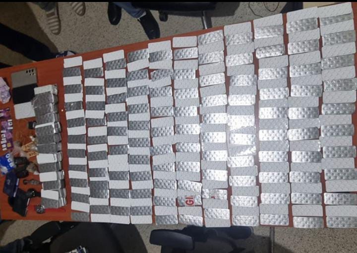 La police de Salé déjoue un trafic de 7200 comprimés de drogue et interpelle le suspect.