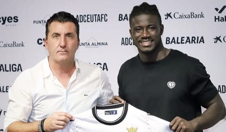 Après une courte expérience avec le Wydad, Oping signe dans le championnat professionnel espagnol (D2).