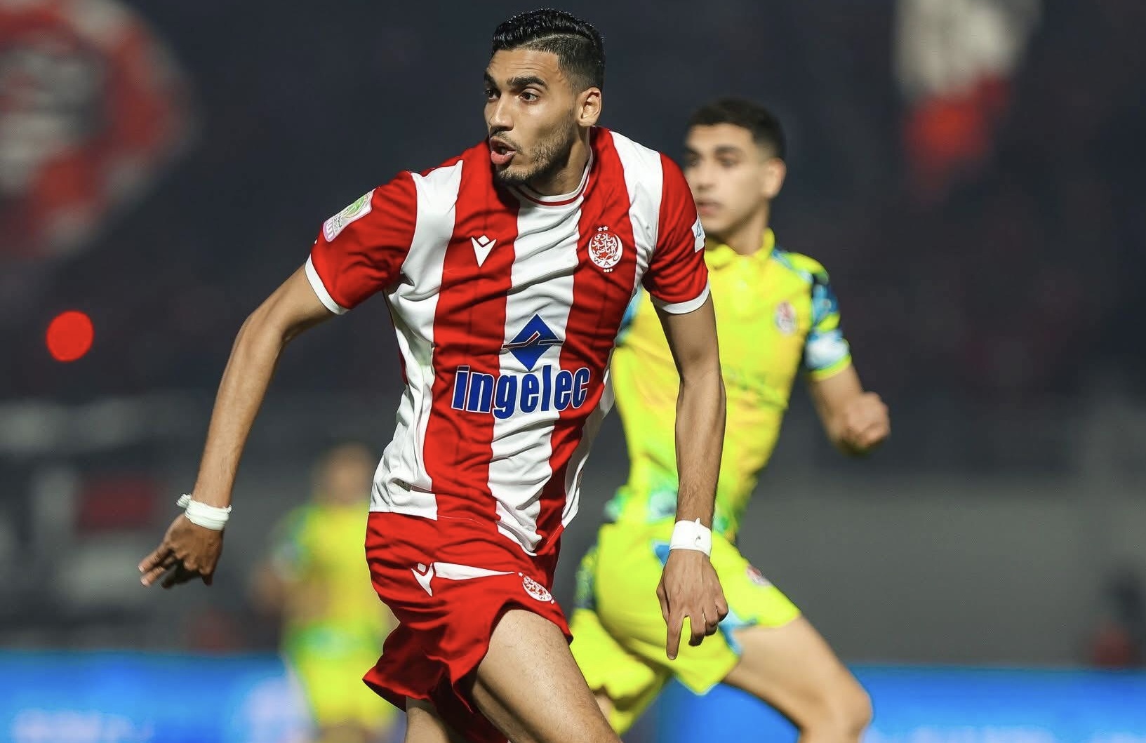 Wydad de Casablanca prête Aymane Dhirani au Khalidiya bahreïn pour une saison.