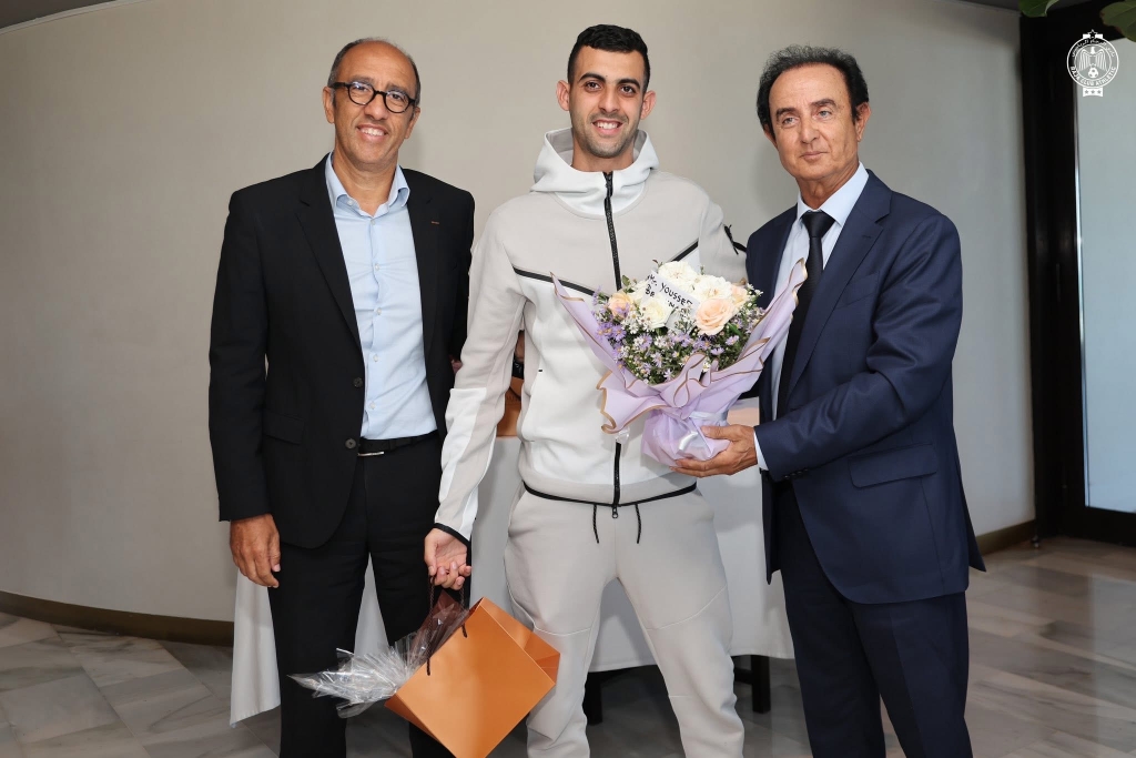 Le Raja célèbre ses joueurs et son staff technique lors d’un déjeuner officiel.