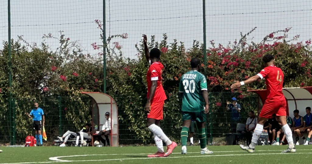 Derby de Casablanca : le Wydad surclasse le Raja avec deux buts sous les yeux de Sakho et s’empare des premiers points